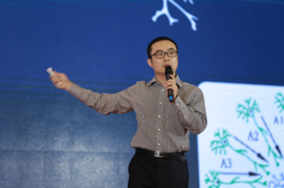 达内研究院院长兼首席架构师白钢